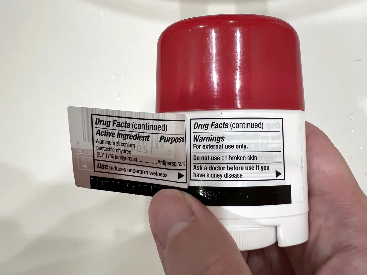 Old Spice PURE SPORTの背面ラベル。Drug FactsとActive ingredientの表示